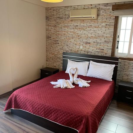 Kika Court 2 Apartment Паралимни Екстериор снимка