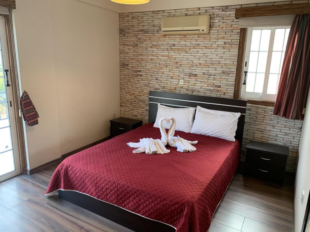 Kika Court 2 Apartment Паралимни Екстериор снимка