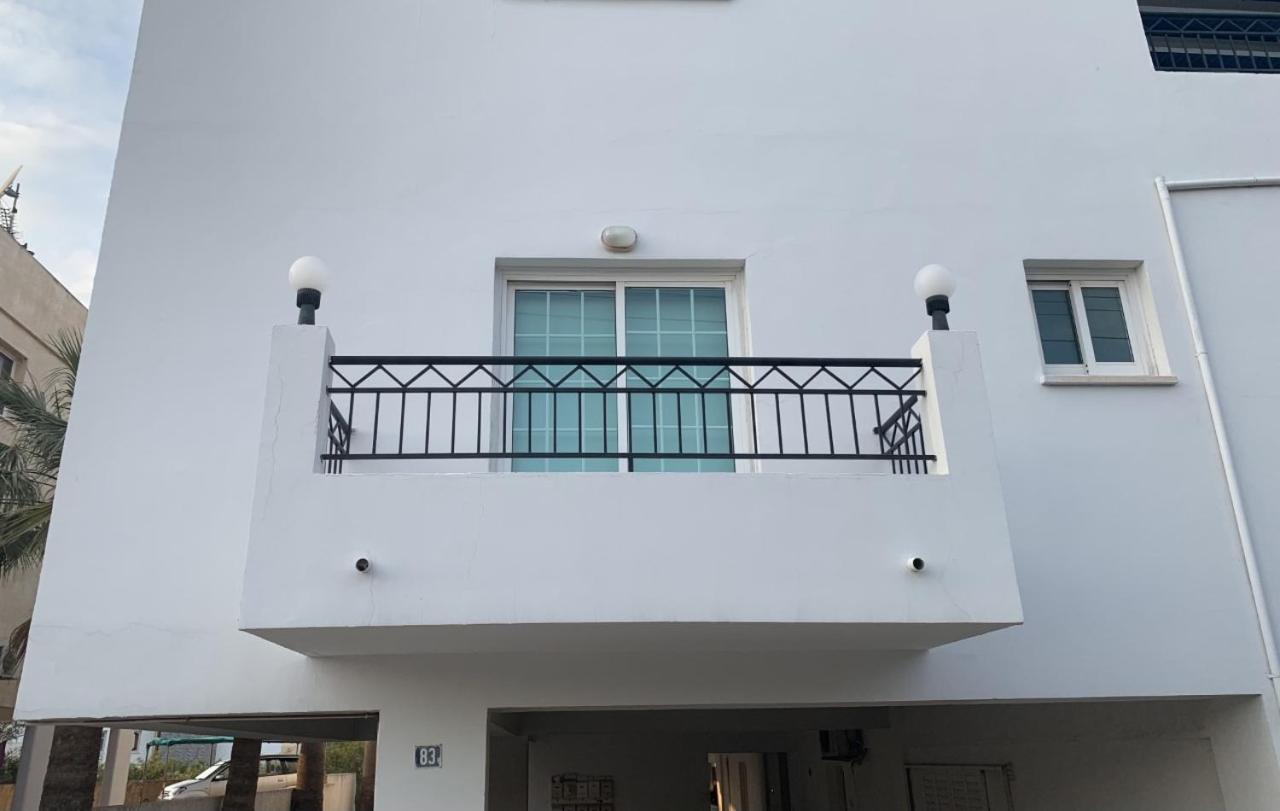 Kika Court 2 Apartment Паралимни Екстериор снимка